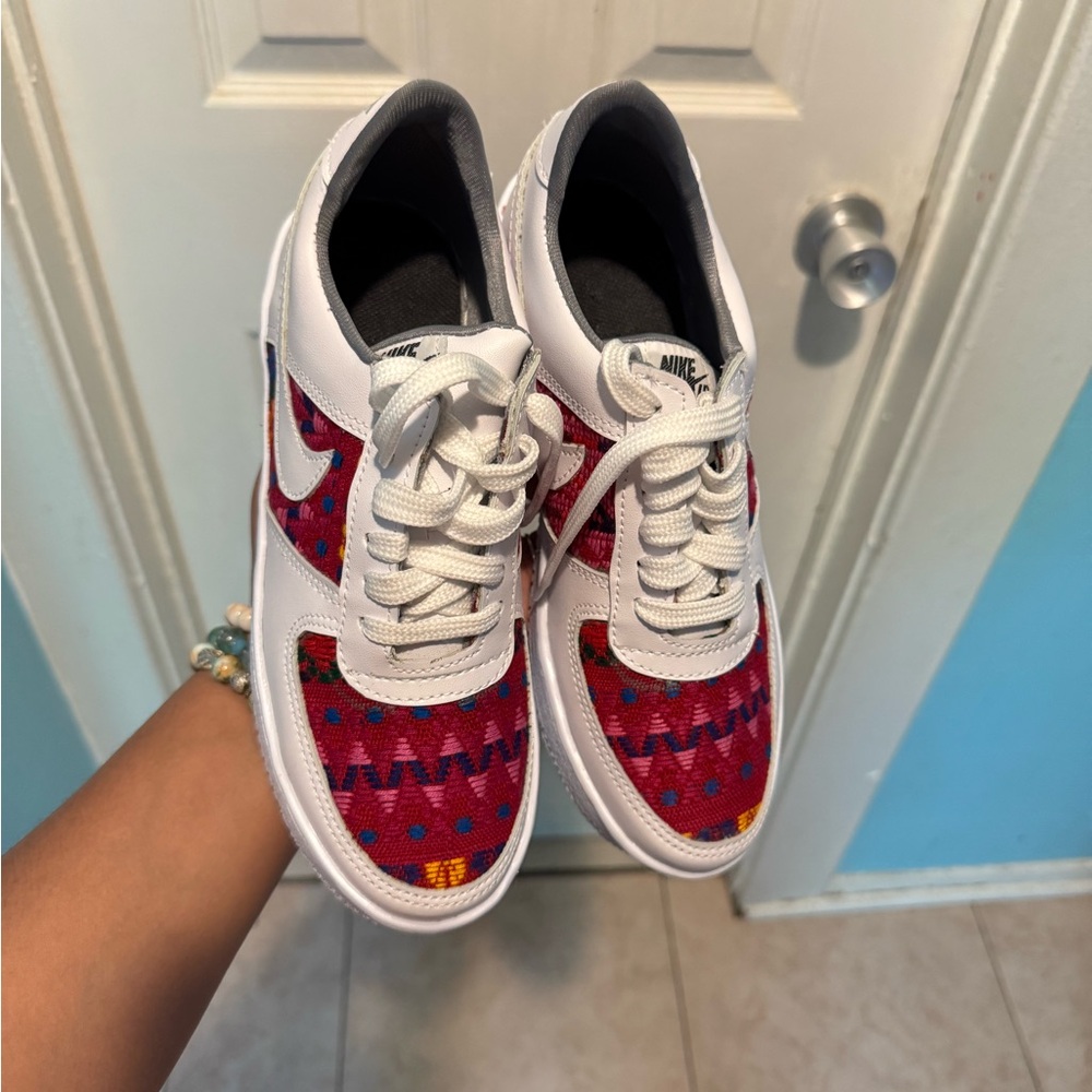 Nike White Low-Top Sneakers with Red Multicolor Pattern